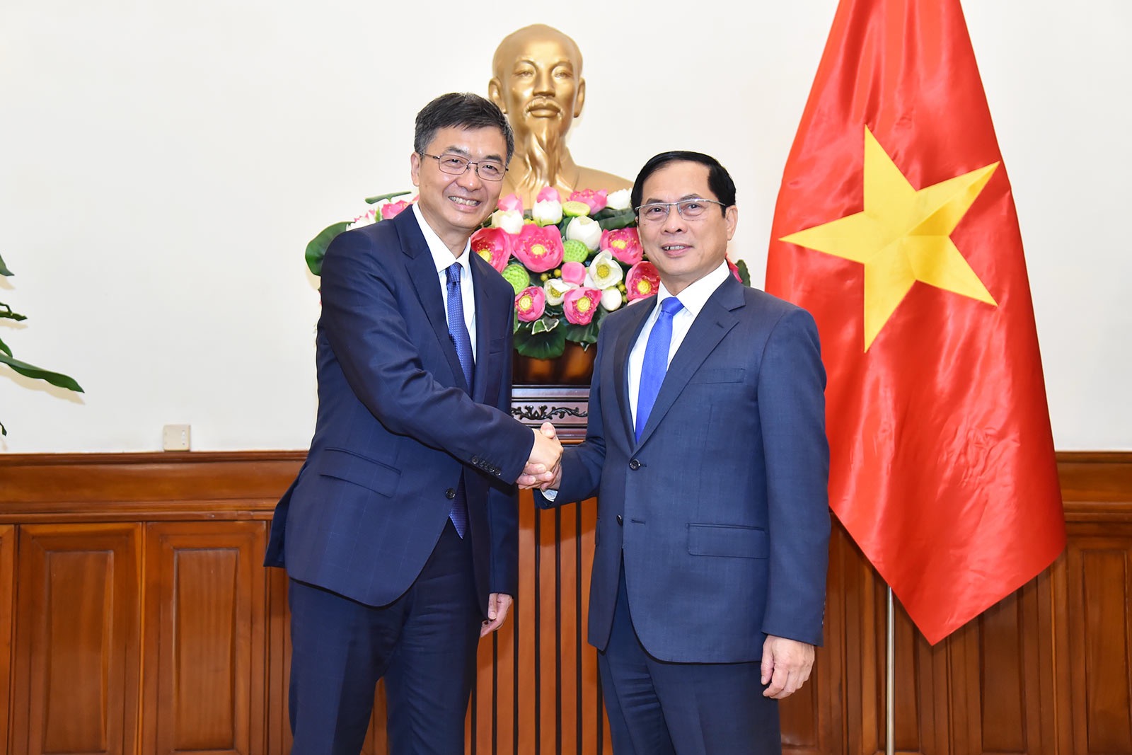 Về quan hệ song phương, Thứ trưởng khẳng định Việt Nam mong muốn thúc đẩy quan hệ hữu nghị và hợp tác Việt Nam - Kenya phát triển sâu sắc,
